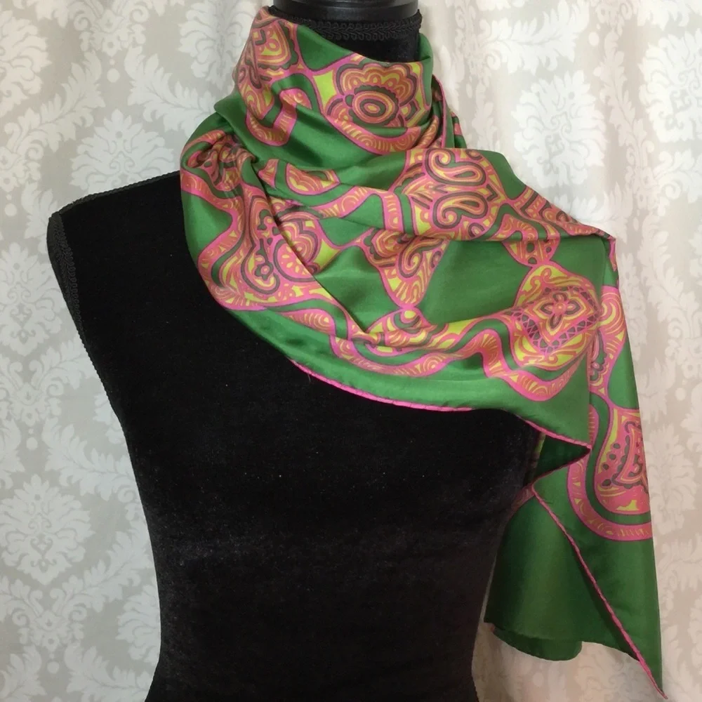⭐️HP⭐️Vintage Burmel Silk Scarf  MINT